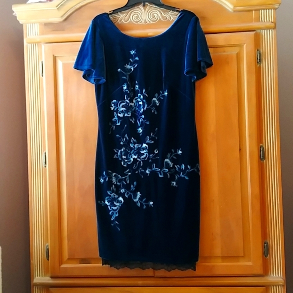 White House Black Market Cocktail dress size S-fits Medium